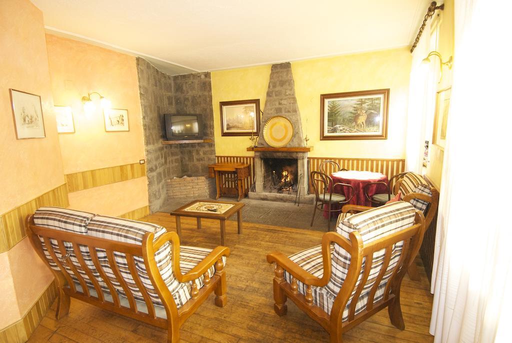Albergo Ristorante Galli พิเอเวเพลาโก ภายนอก รูปภาพ