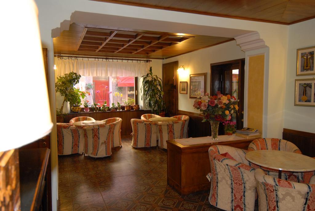 Albergo Ristorante Galli พิเอเวเพลาโก ภายนอก รูปภาพ